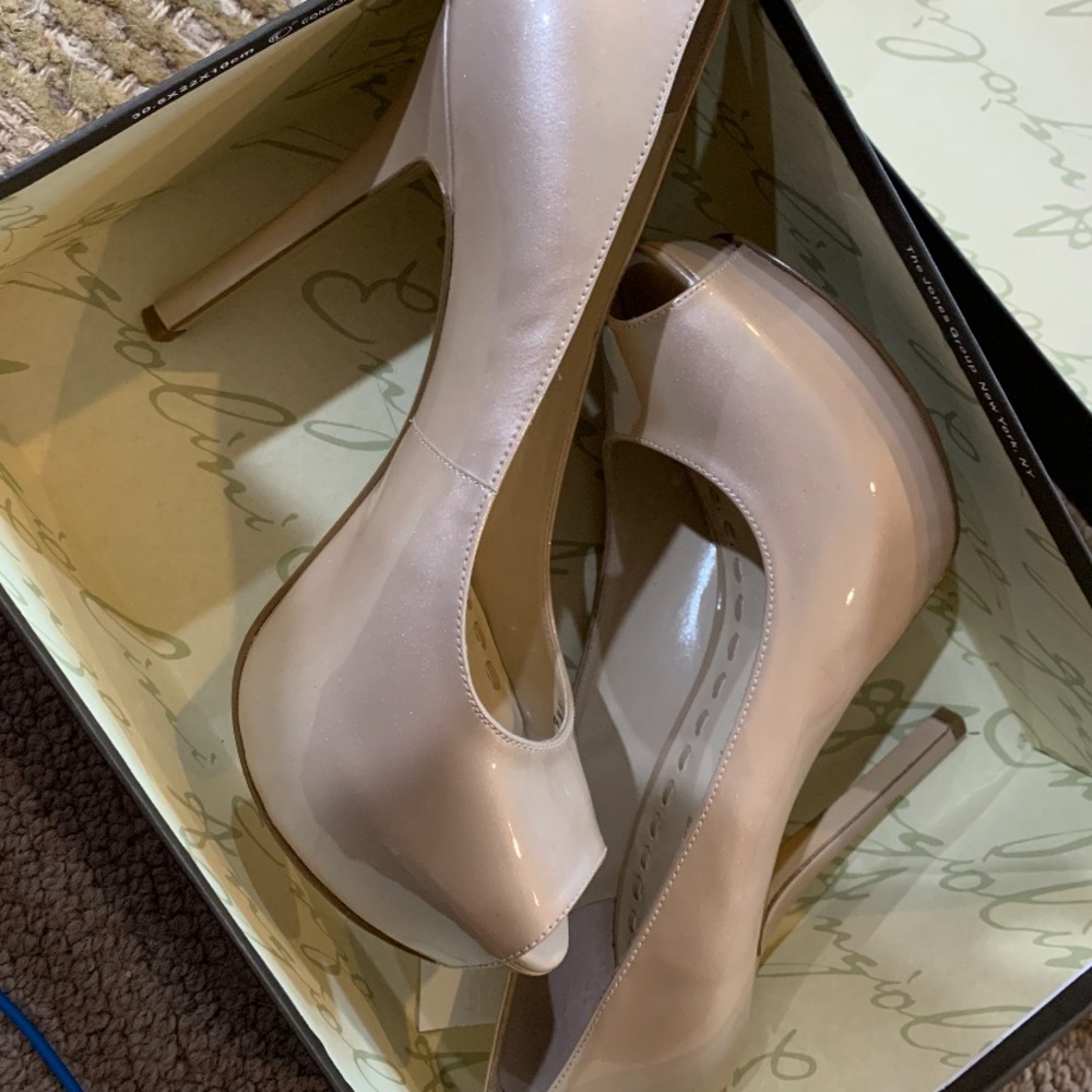 Enzo Angiolini nude heels